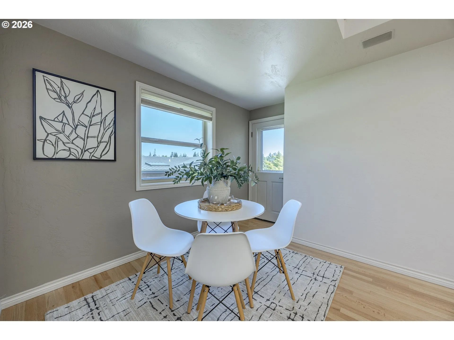 Kitchen-Eating Area
