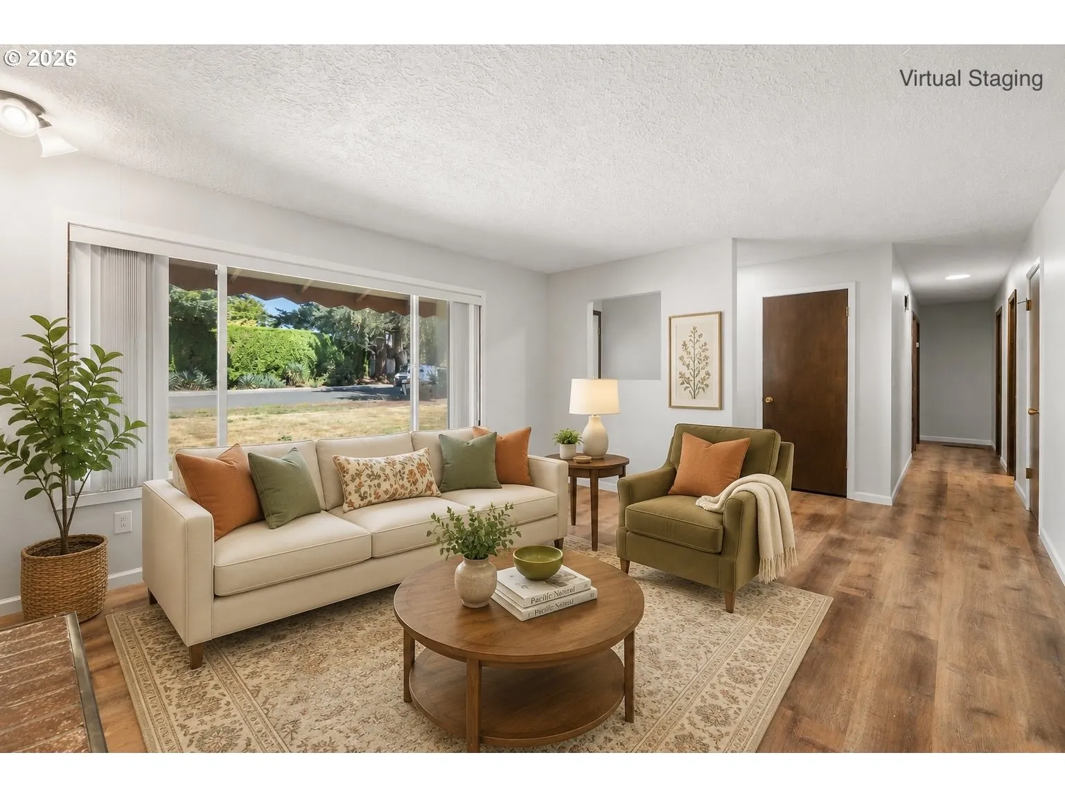 Living Room/Entrance
