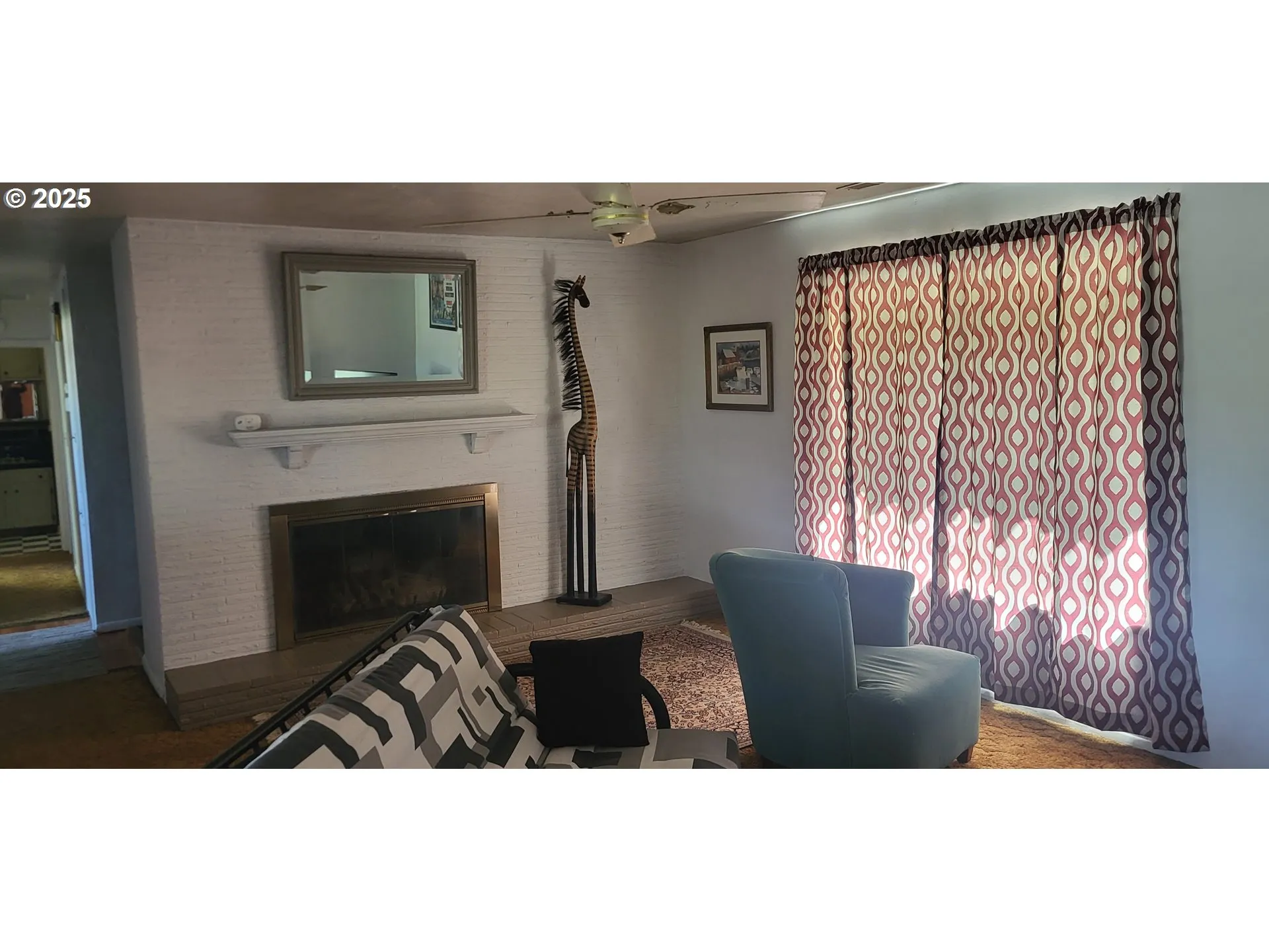 Living Room-Fireplace