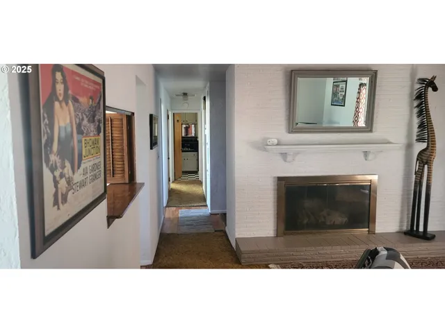 Living Room-Fireplace