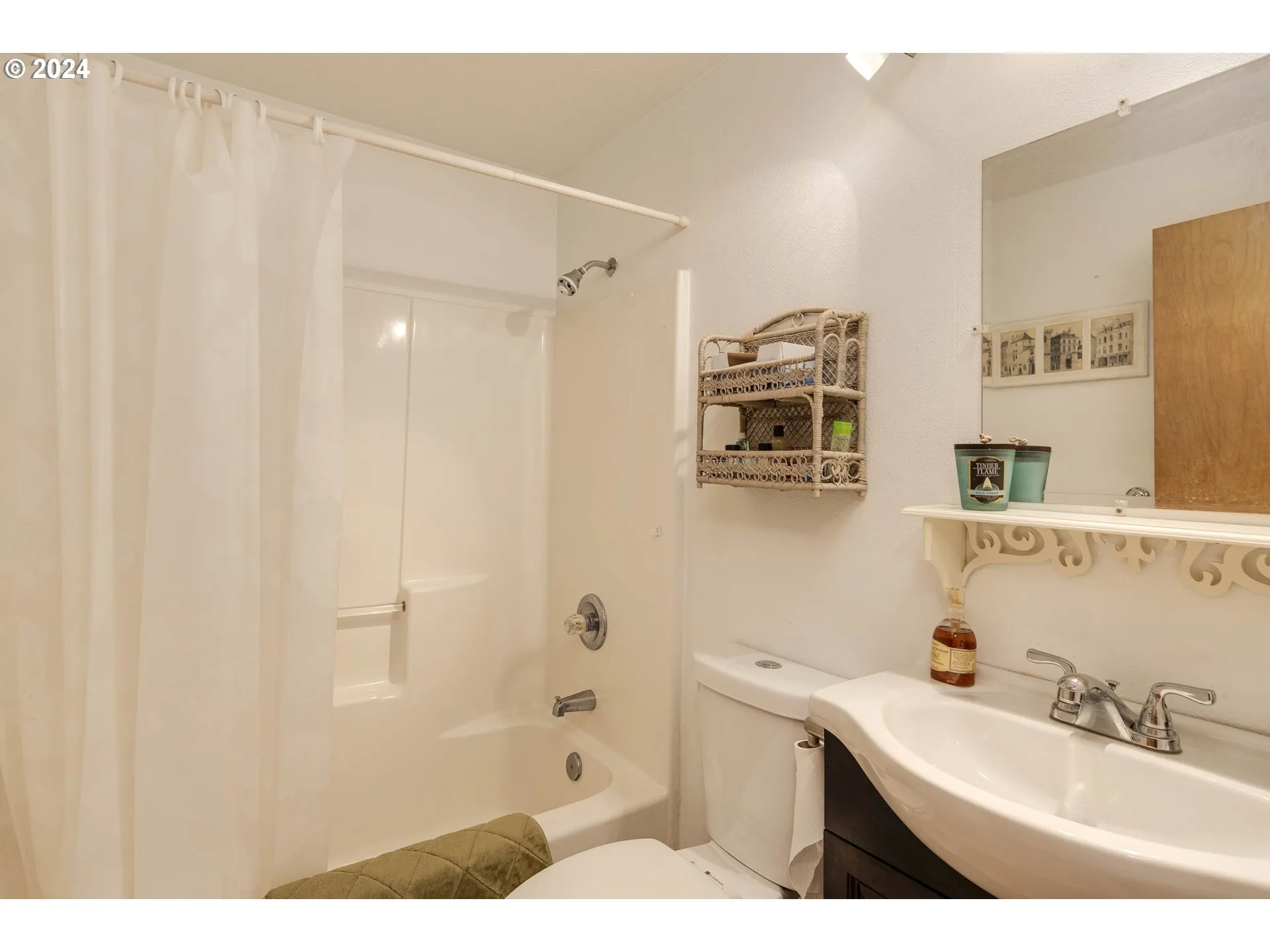 Bathroom-Hall