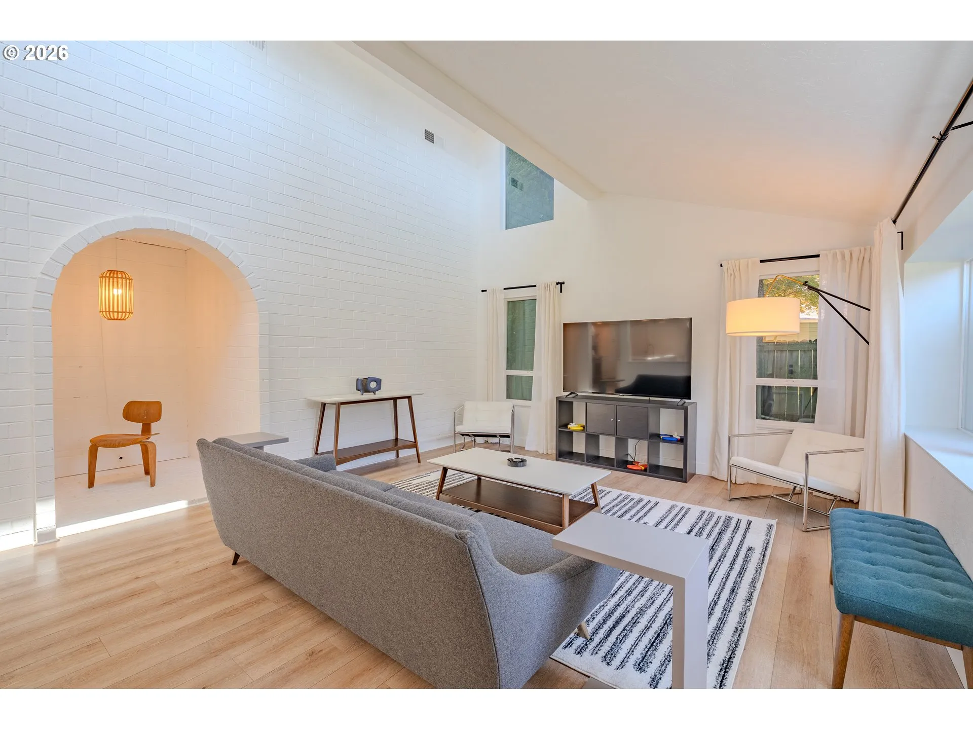 Living Room-Vaulted Ceilings
