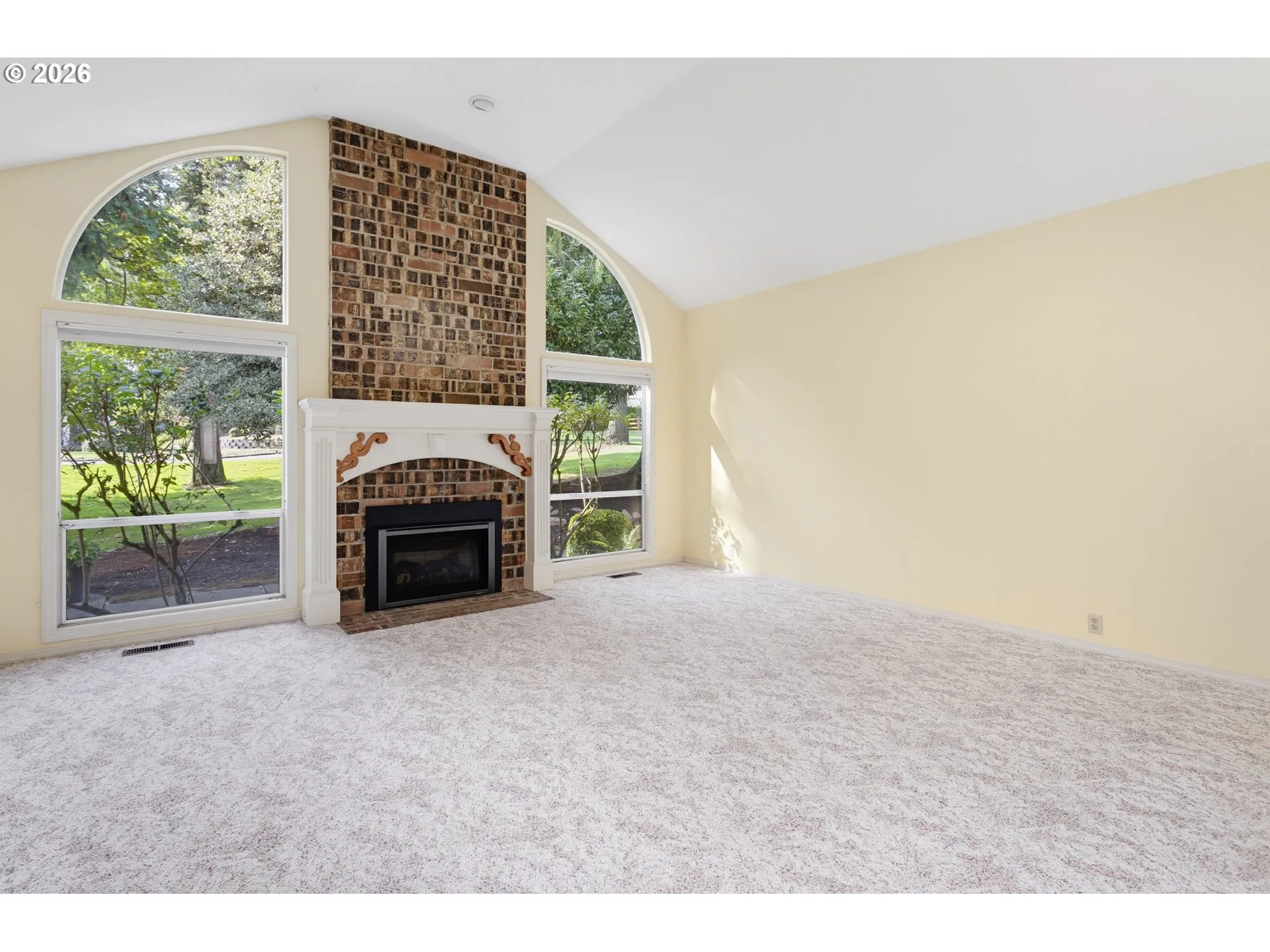 Living Room-Vaulted Ceilings