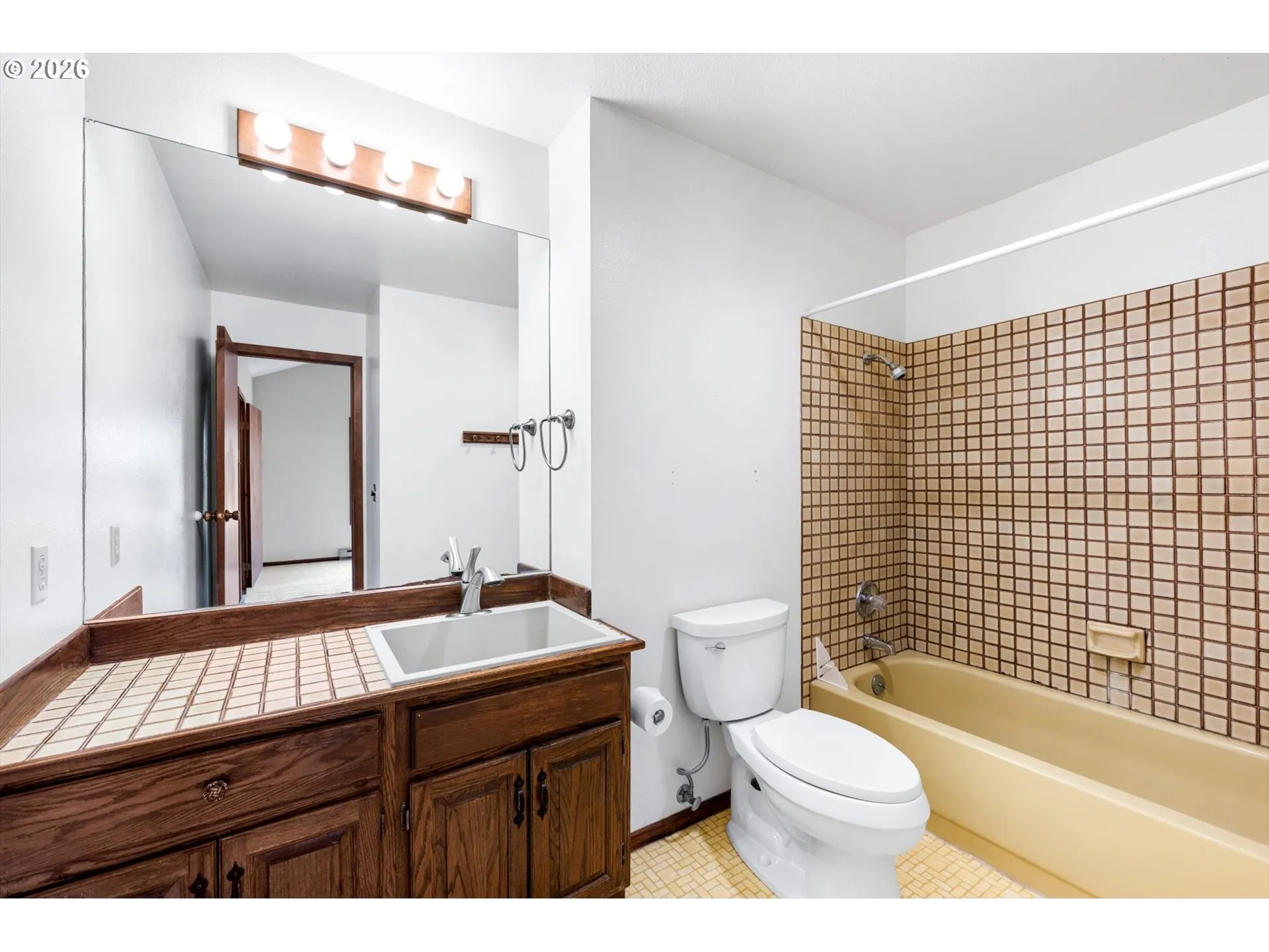 Bathroom-Upper