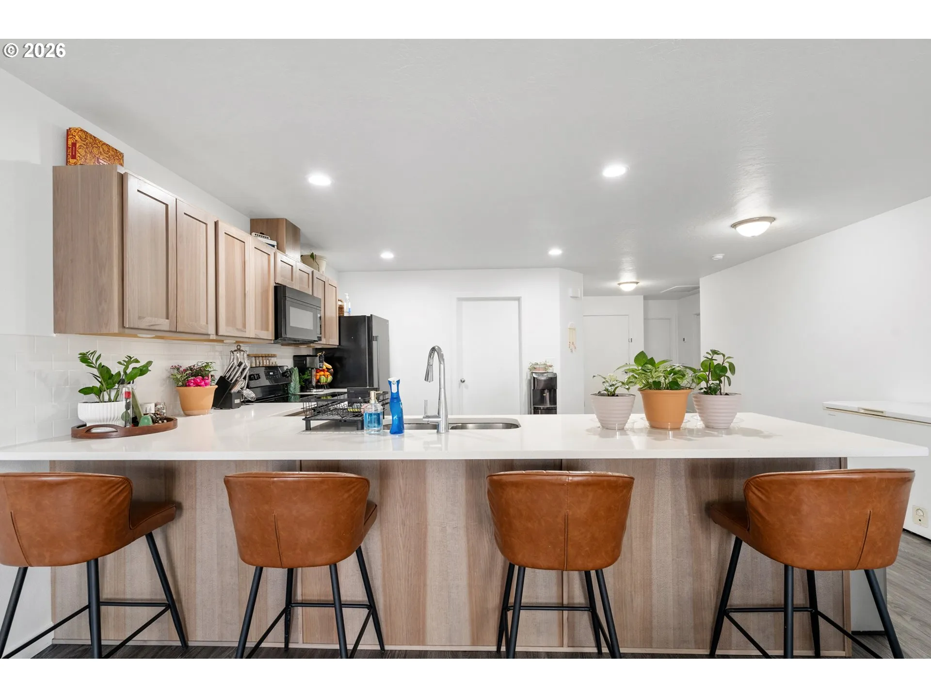 Kitchen-Breakfast Bar