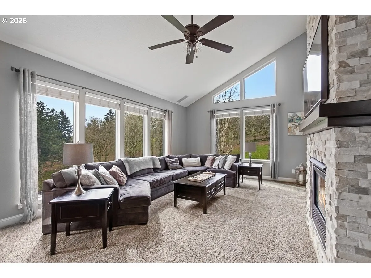 Living Room-Vaulted Ceilings