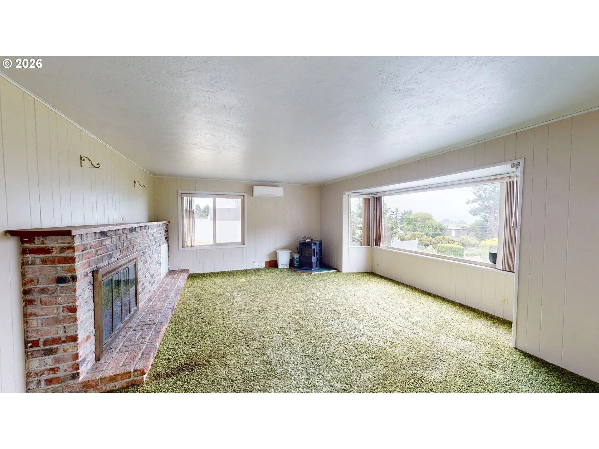 Living Room-Fireplace