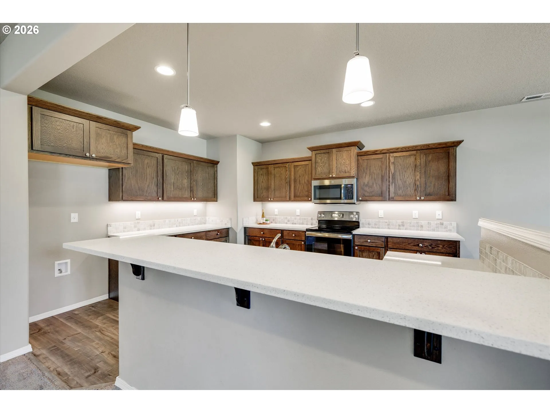 Kitchen-Breakfast Bar
