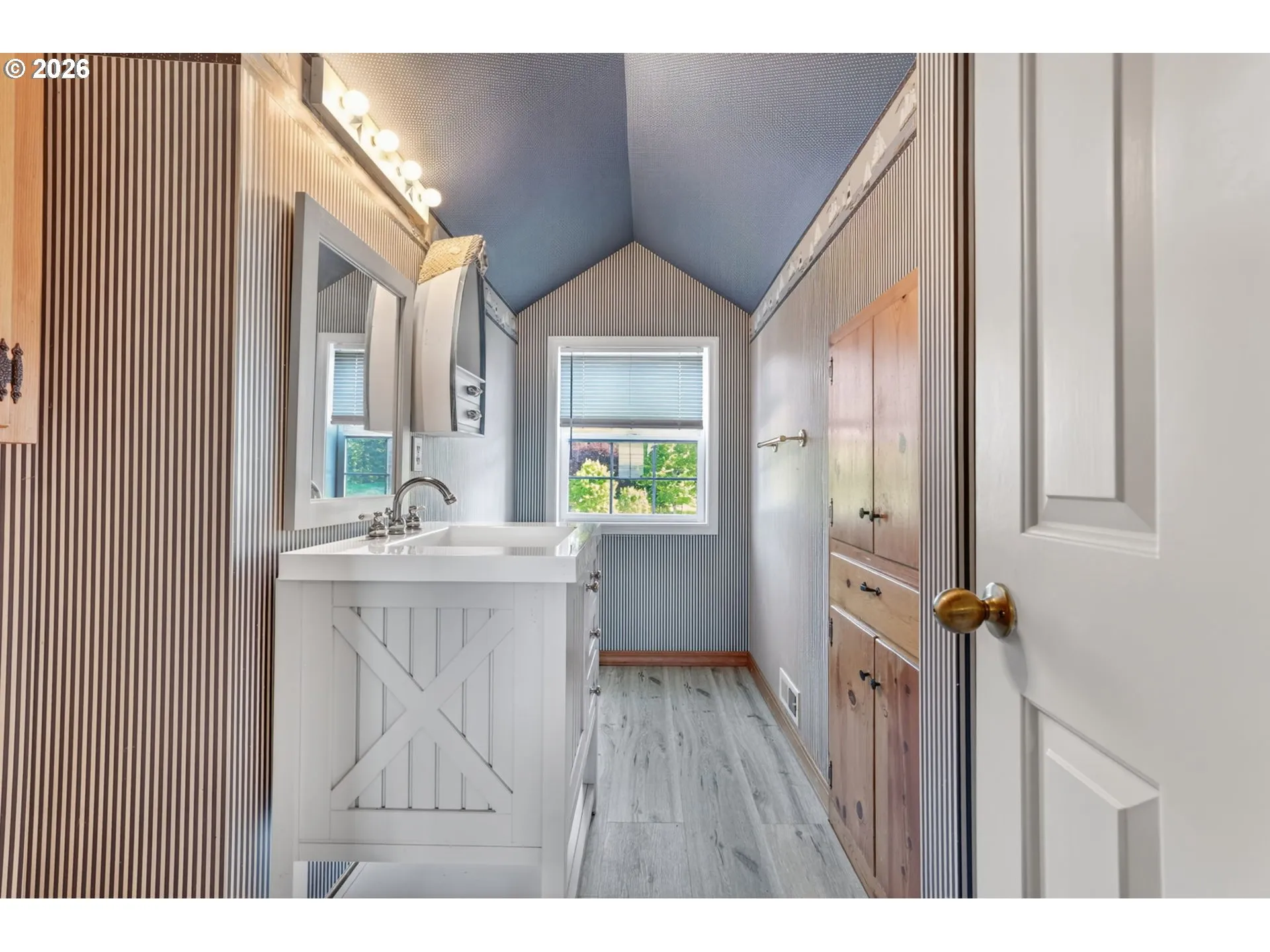 Bathroom-Upper
