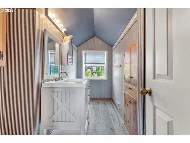 Bathroom-Upper