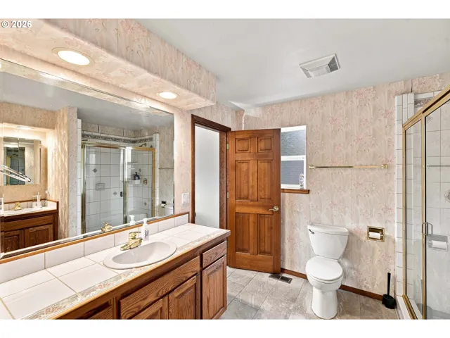 Primary Bedroom-Attached Bathroom