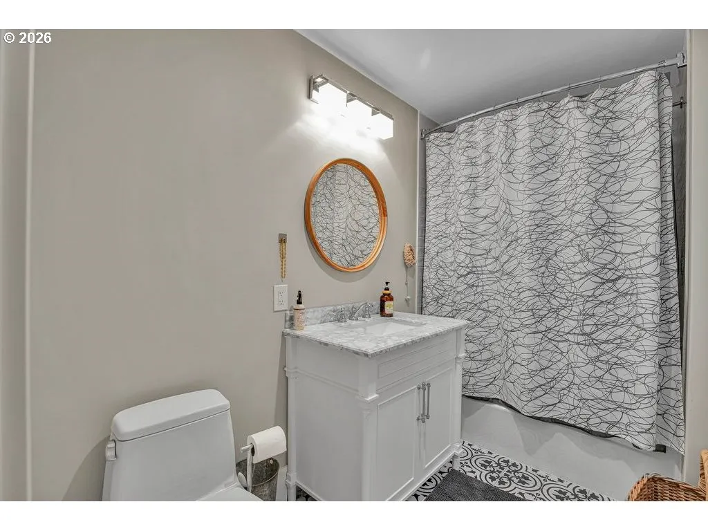 Bathroom, Attached-Main