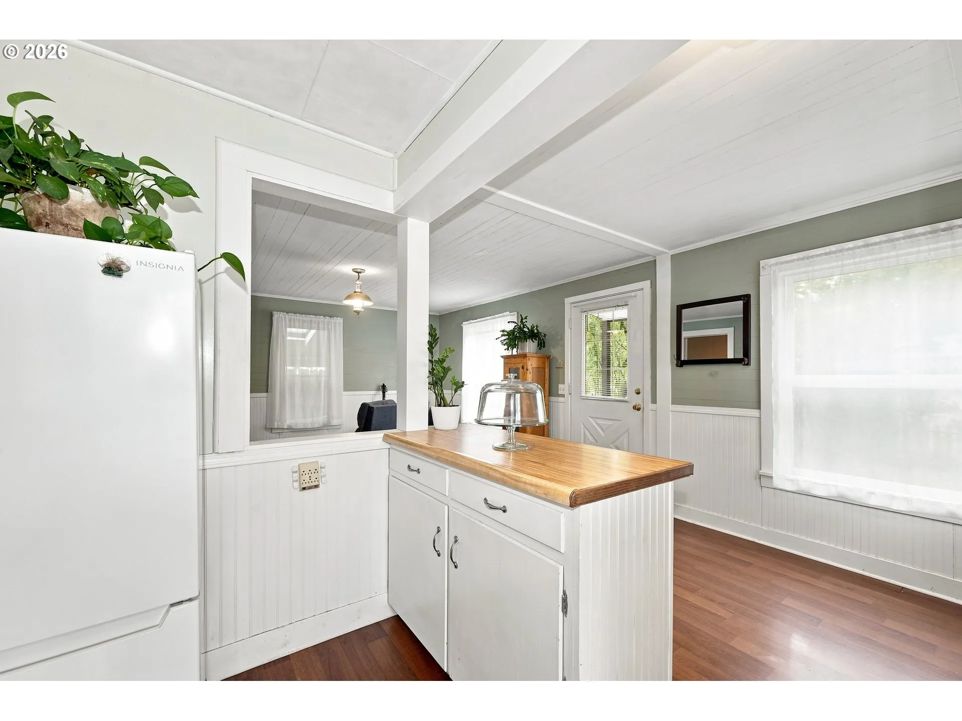 Kitchen-Breakfast Bar