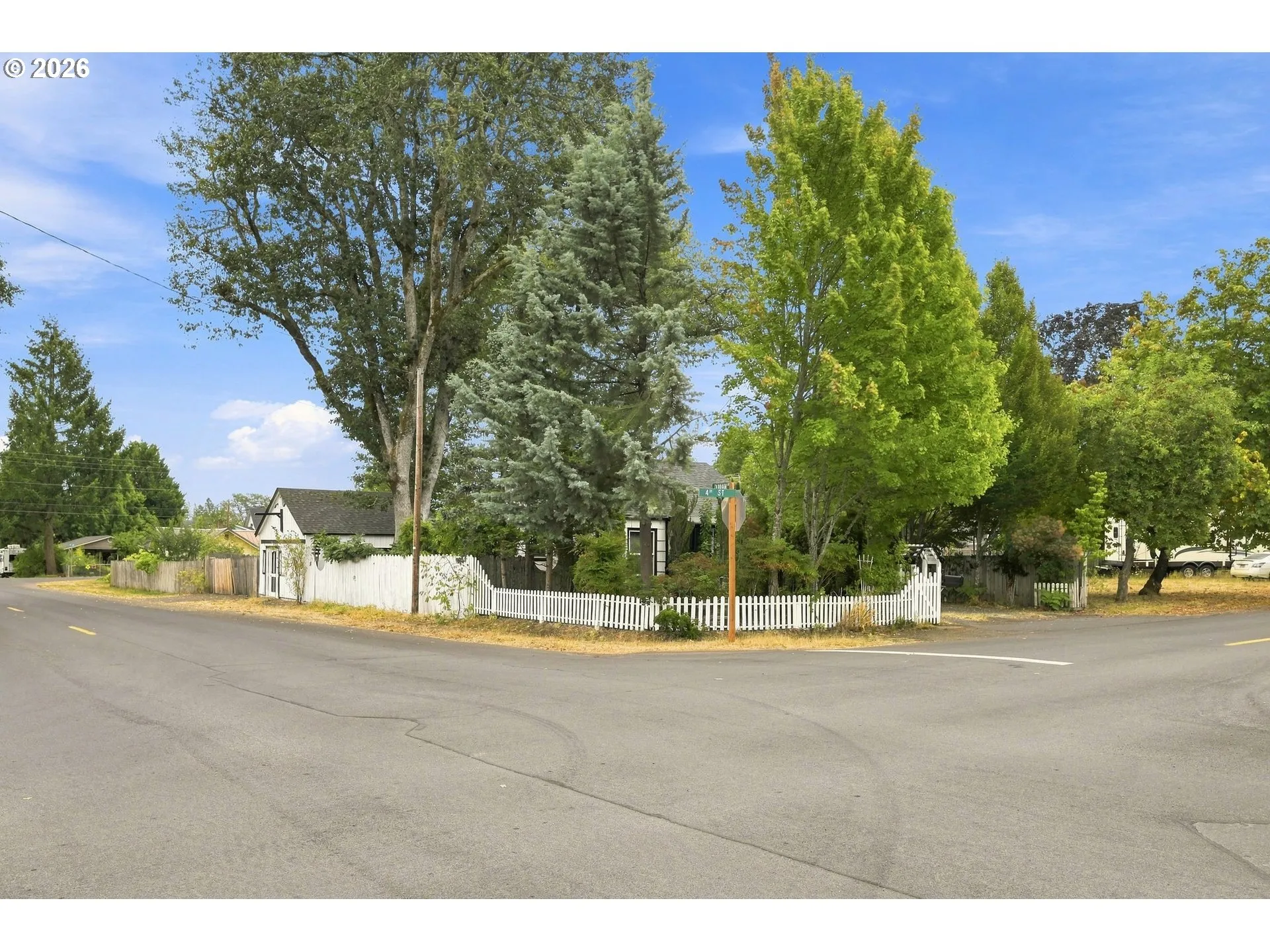 Front Yard-Fenced