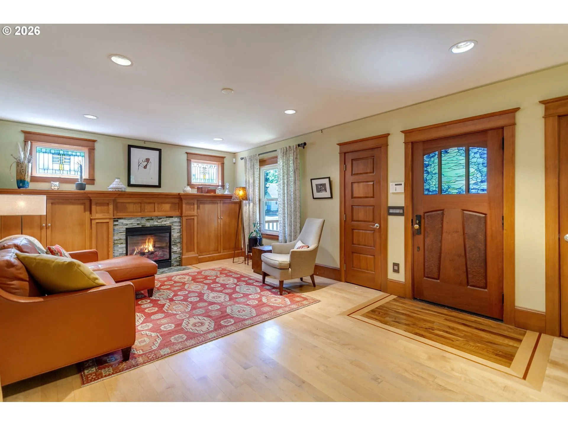 Living Room/Entrance