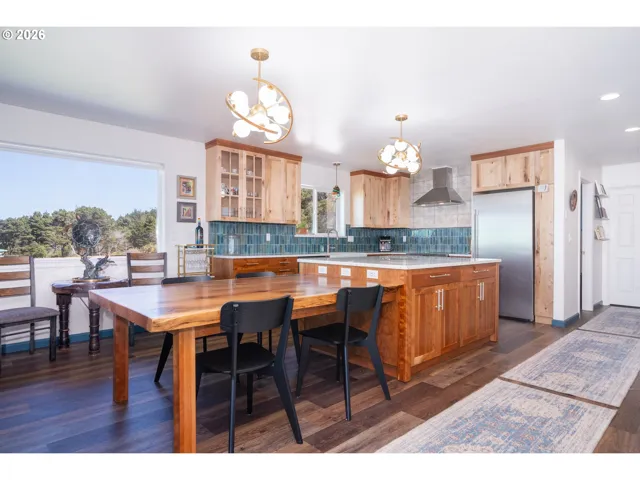 Kitchen/Nook-Eating Area