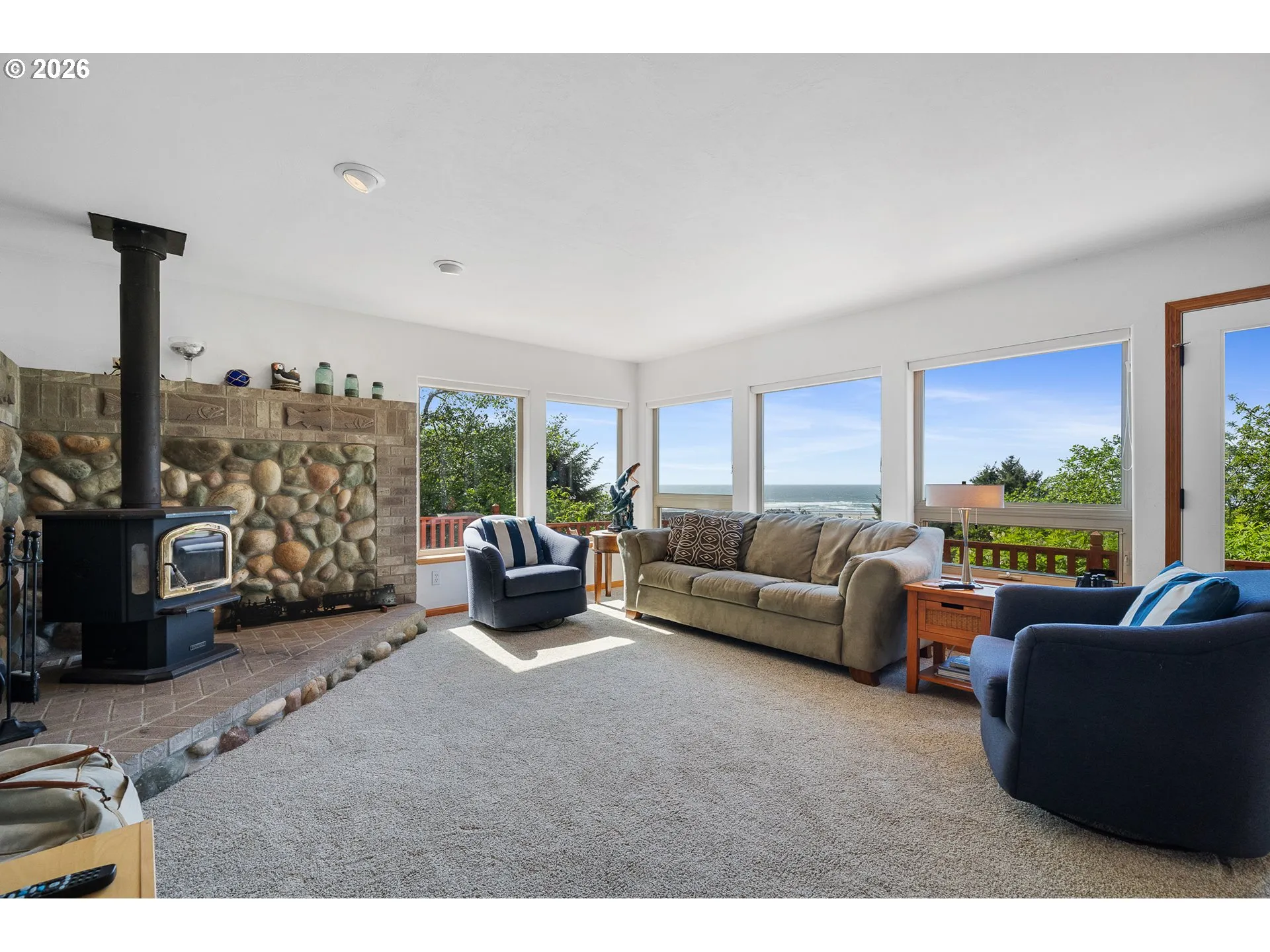Living Room-Fireplace
