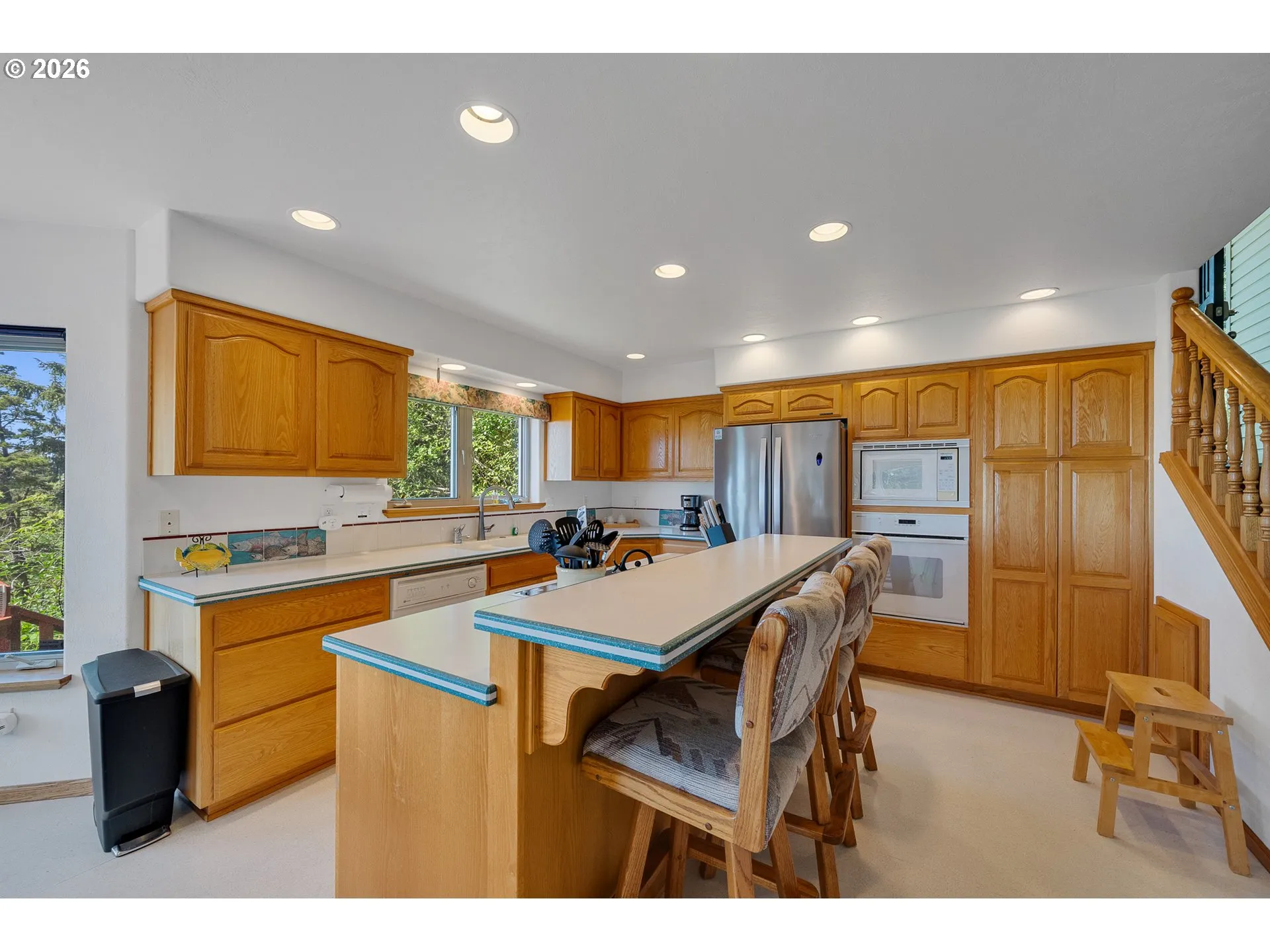 Kitchen-Breakfast Bar