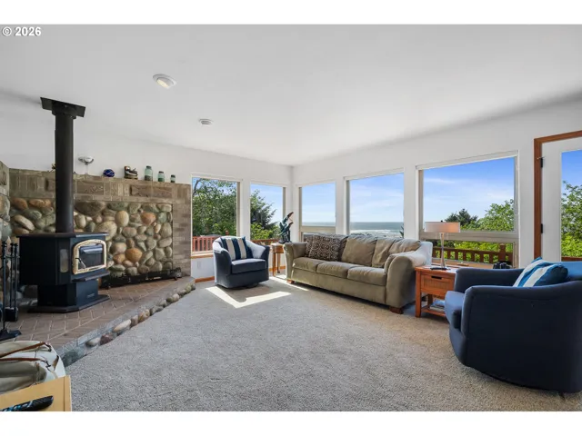 Living Room-Fireplace