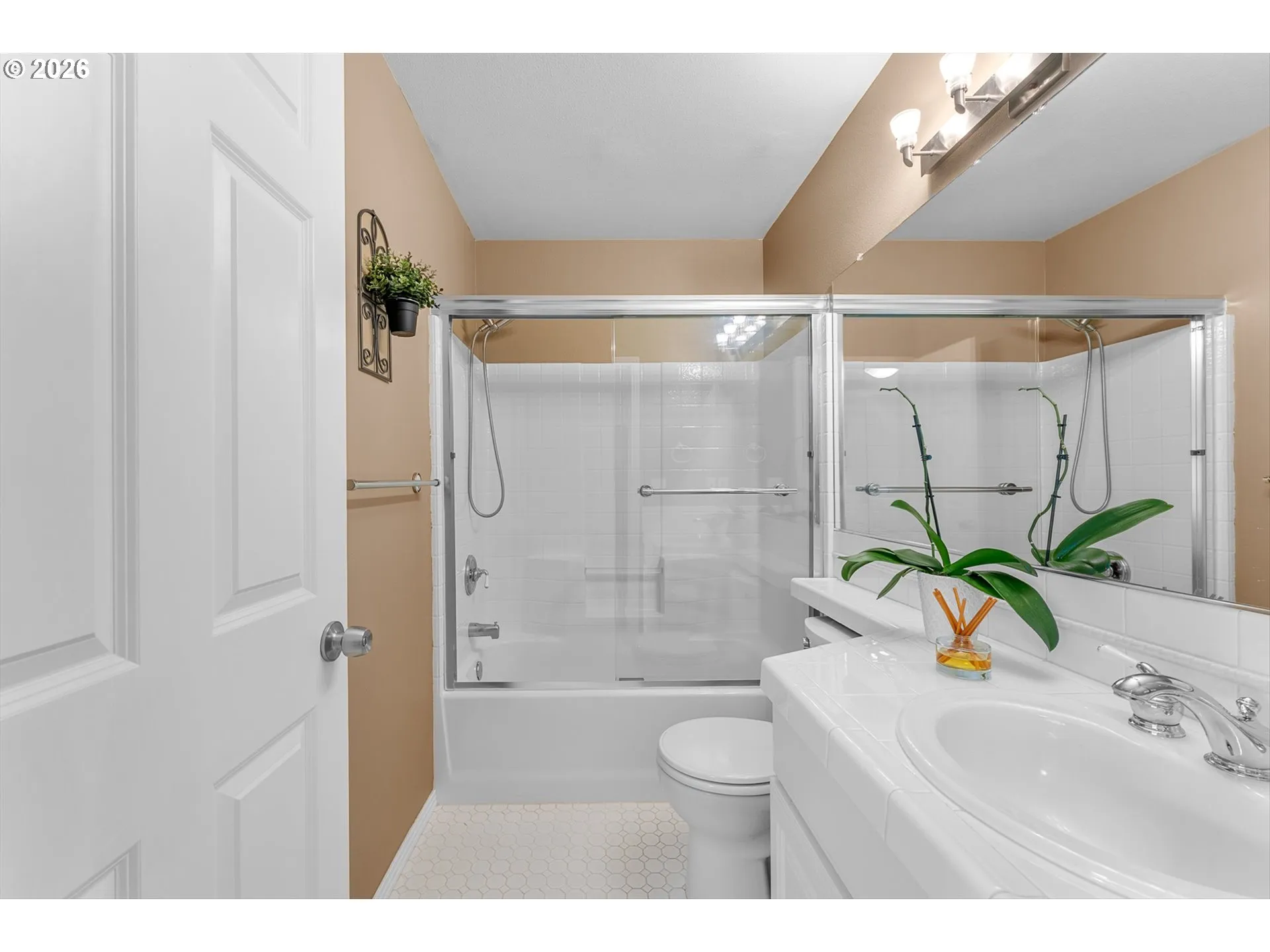 Bathroom-Upper