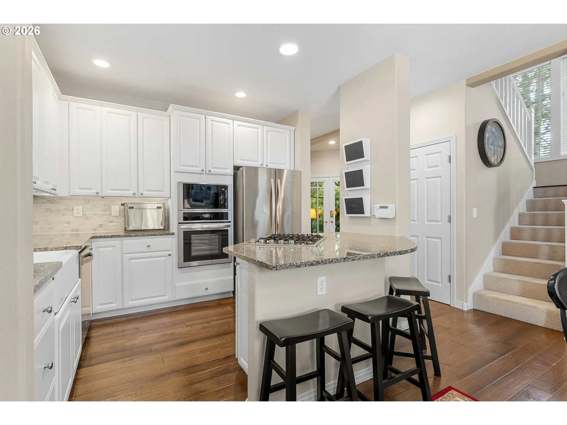 Kitchen-Breakfast Bar
