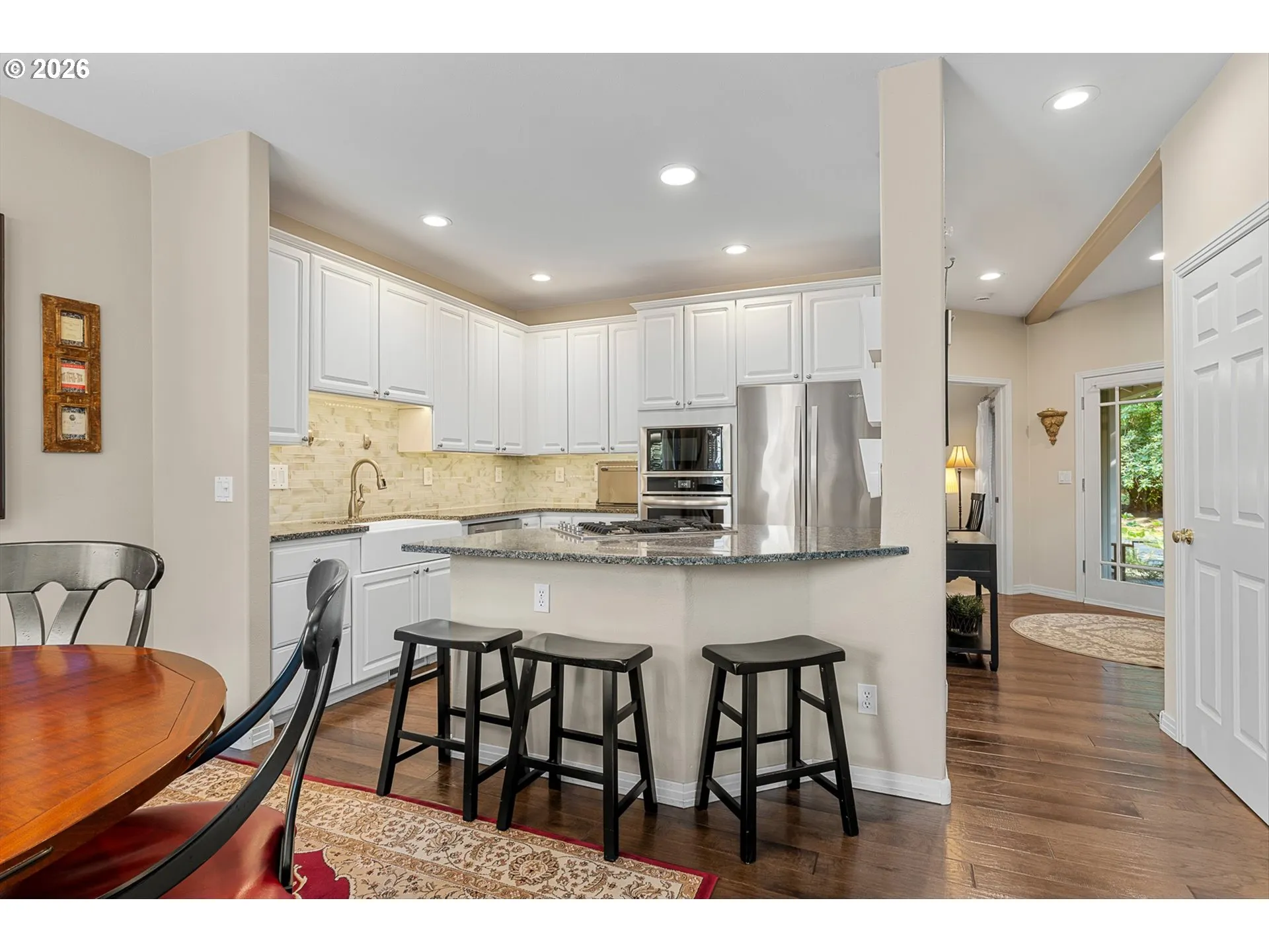 Kitchen-Breakfast Bar