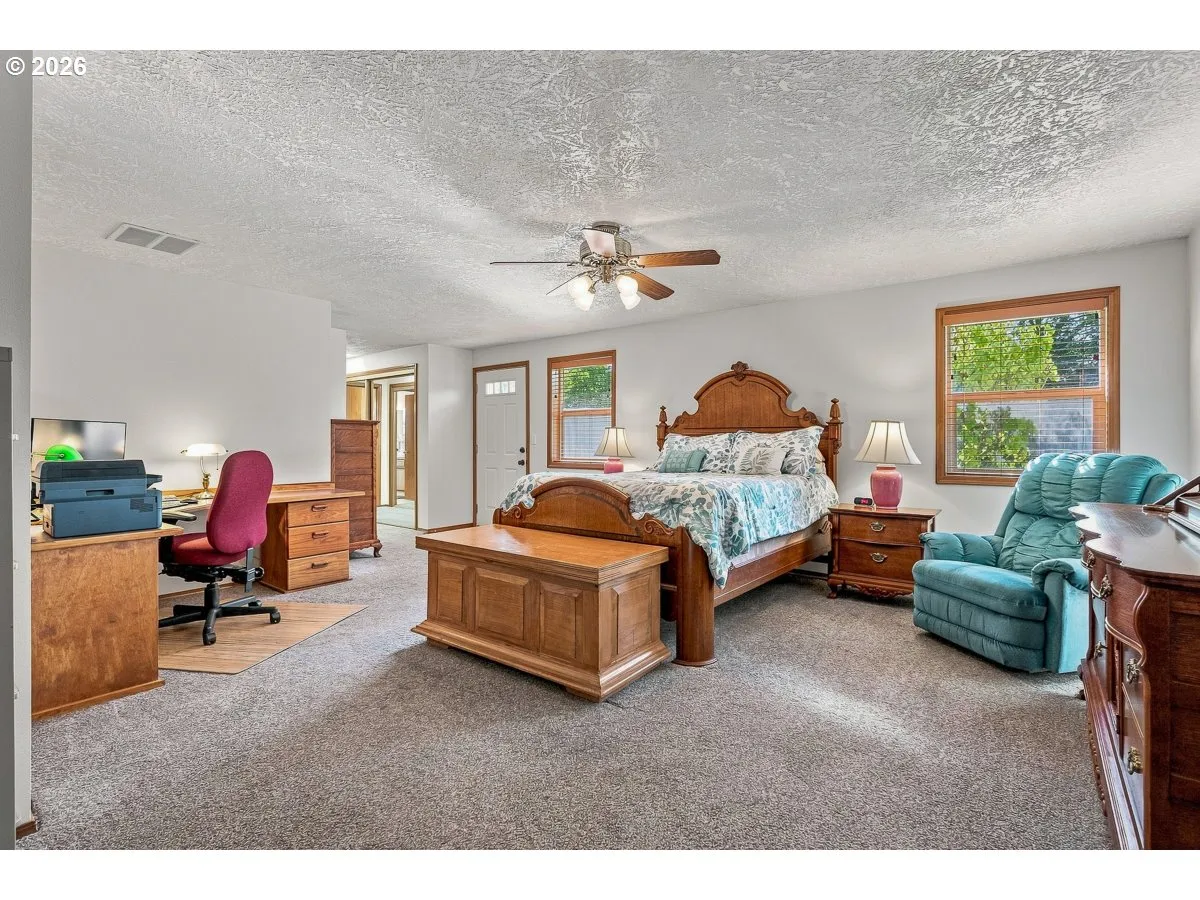 Bedroom, Primary