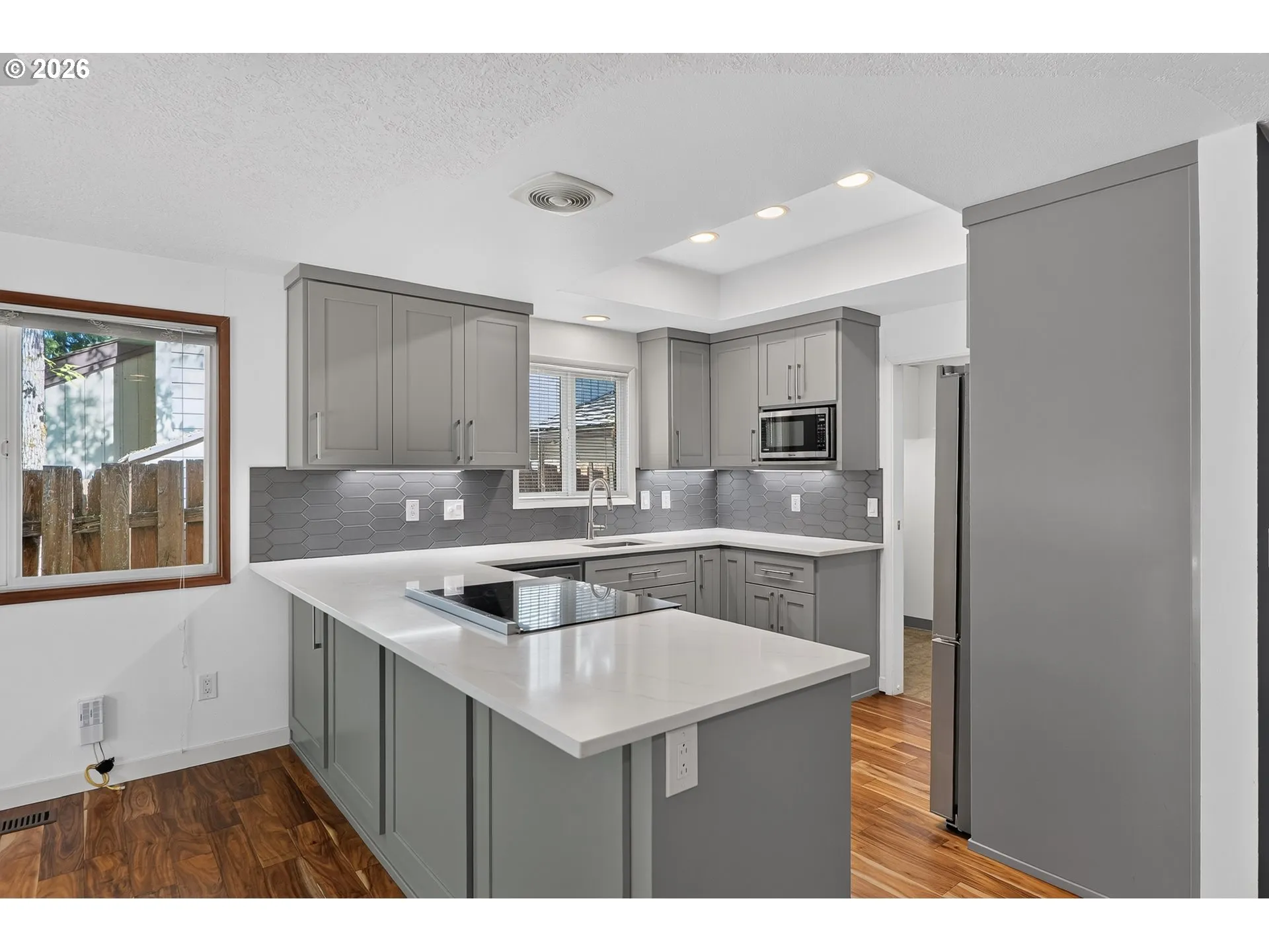 Kitchen-Breakfast Bar