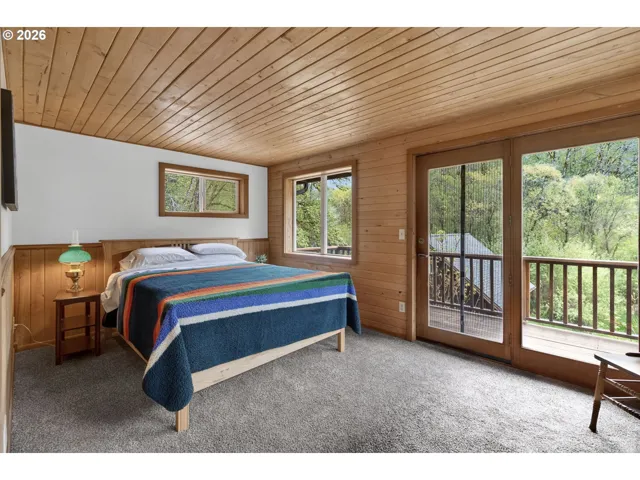 Owner's Suite Bedroom-Upper