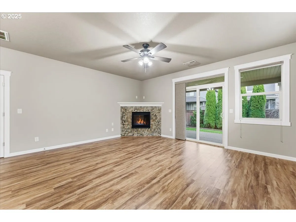 Living Room-Fireplace