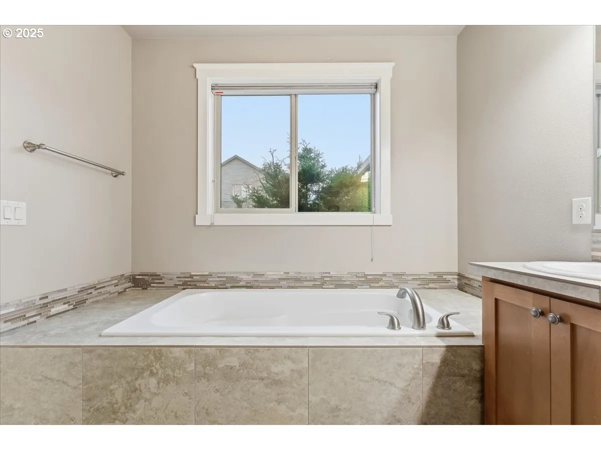 Bathroom, Attached-Garden Tub