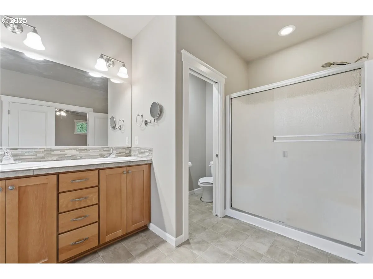 Bathroom, Attached