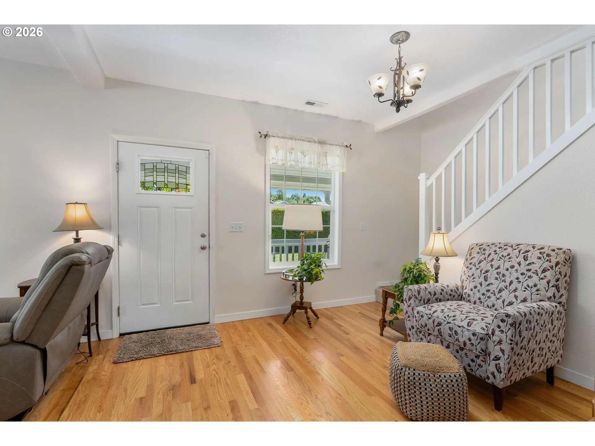 Living Room/Entrance