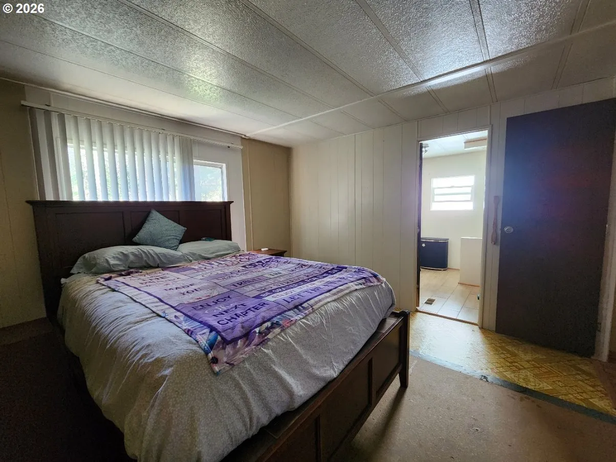 Bedroom, Primary