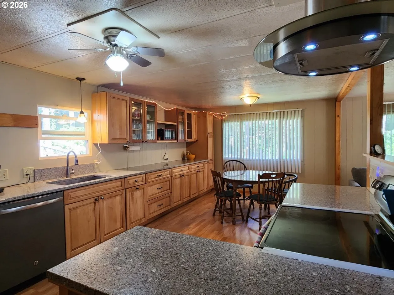 Kitchen/Dining Room-Ceiling Fan