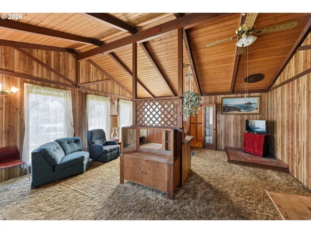 Living Room-Vaulted Ceilings