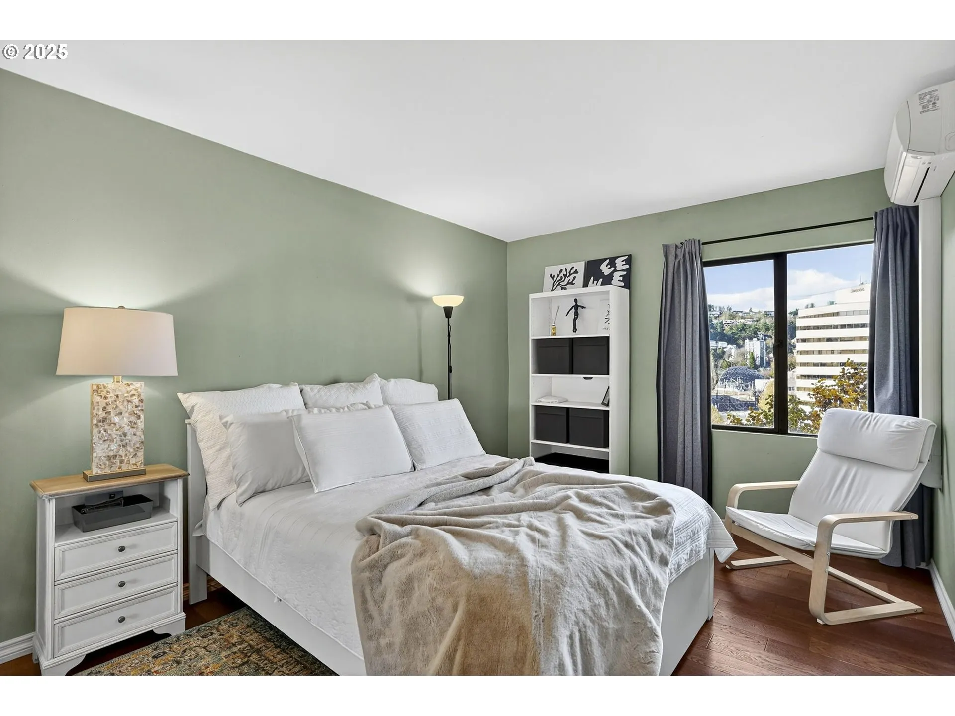 Bedroom, Primary