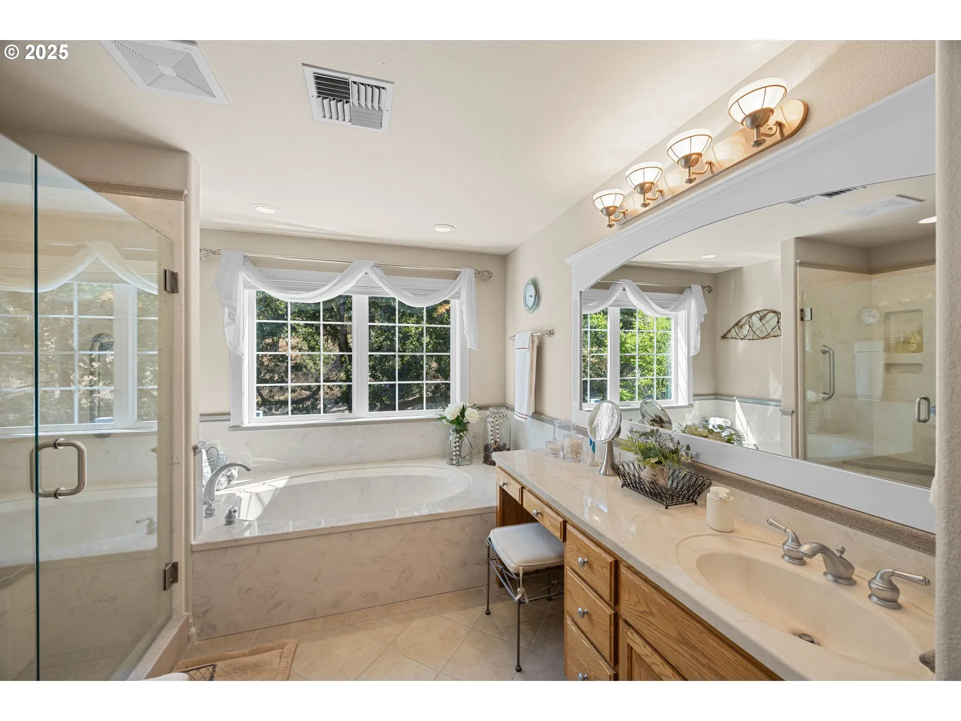 Bathroom, Attached-Garden Tub