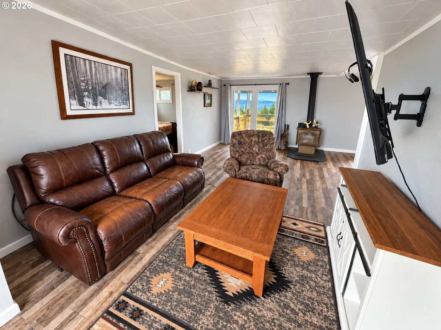 Living Room/Entrance