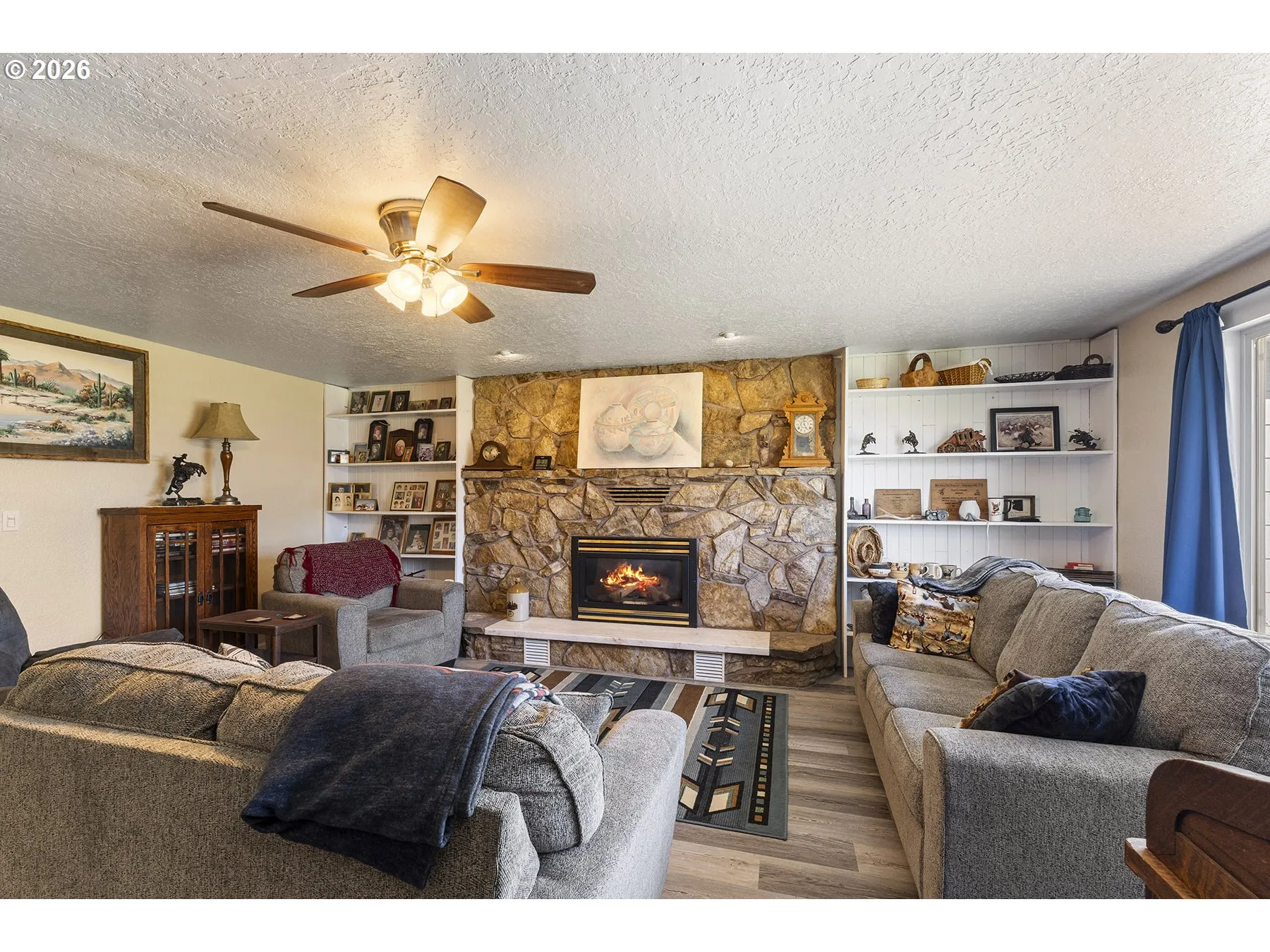 Living Room-Fireplace