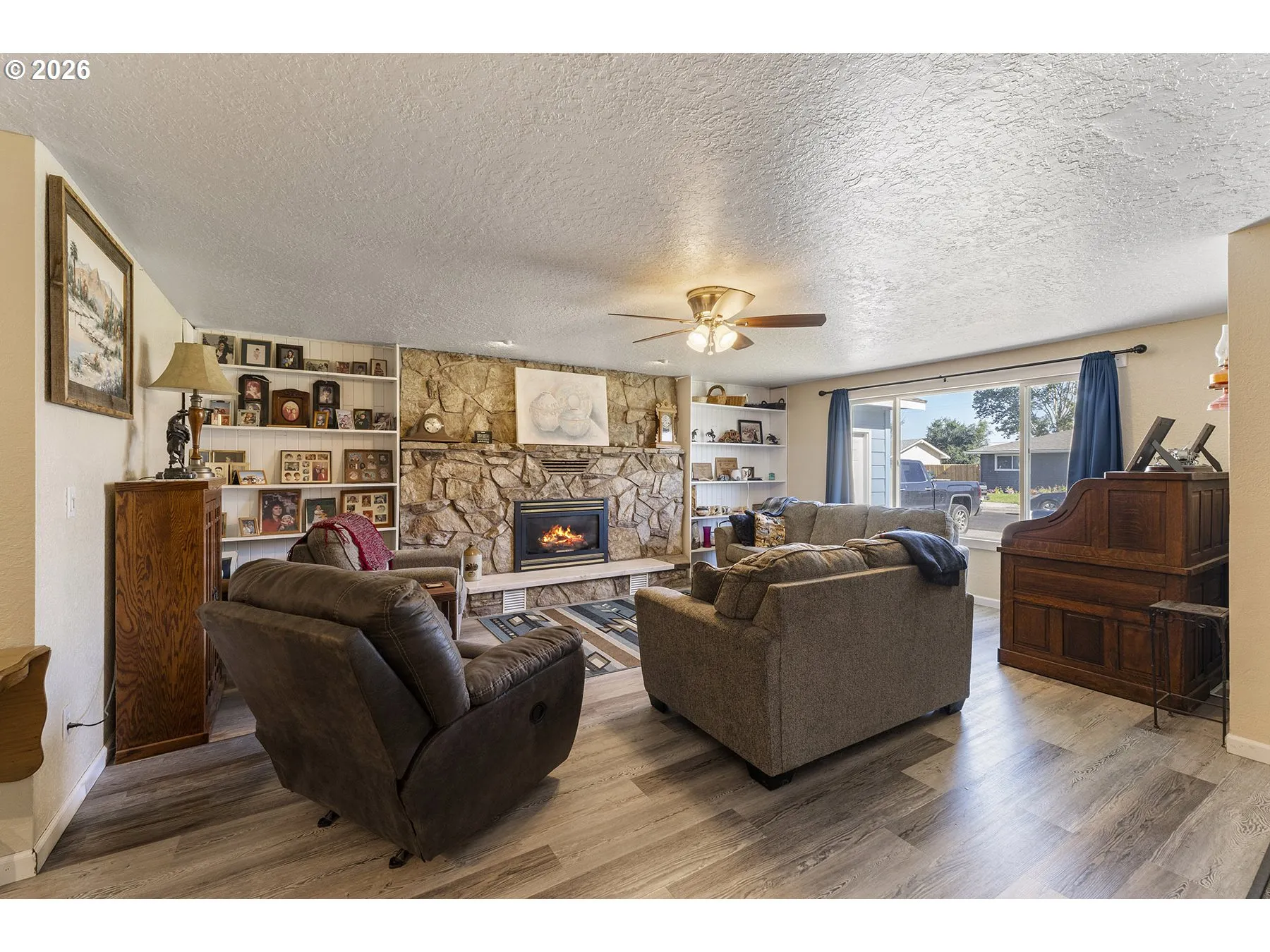 Living Room-Ceiling Fan