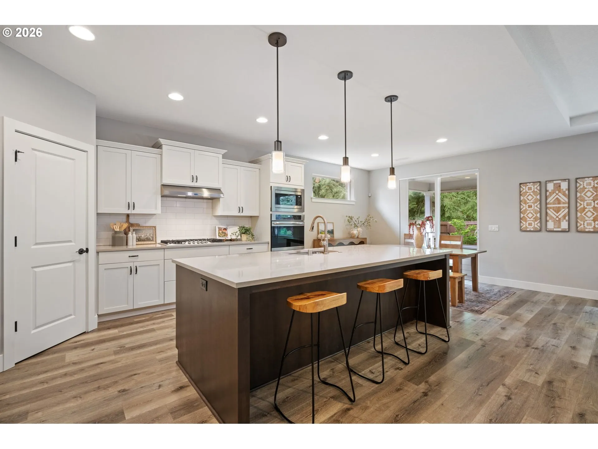 Kitchen-Breakfast Bar