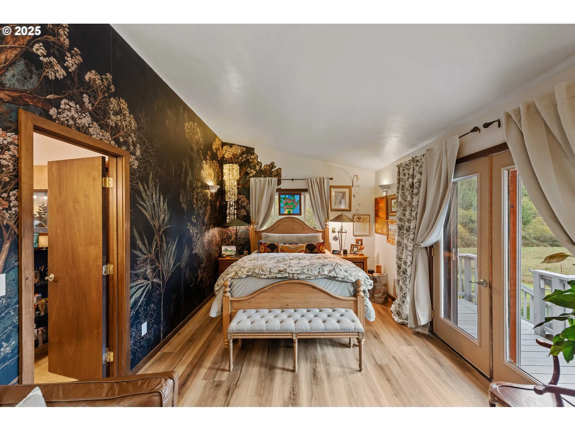 Bedroom, Primary