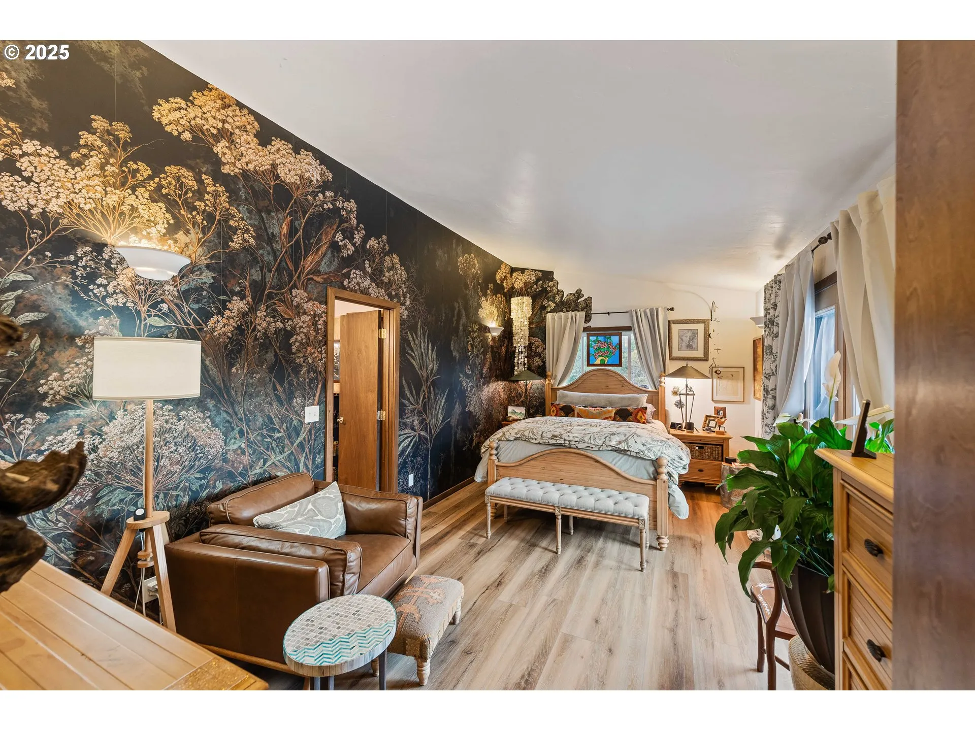 Bedroom, Primary