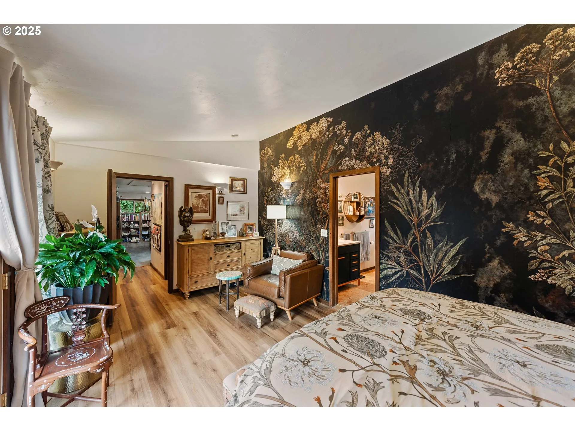 Bedroom, Primary
