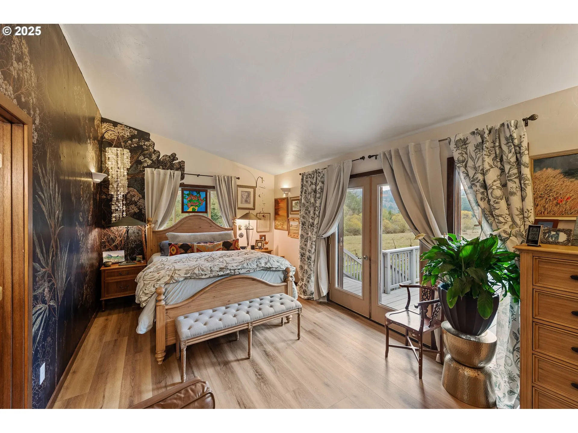 Bedroom, Primary