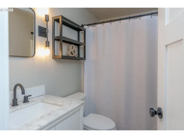 Bathroom-Upper