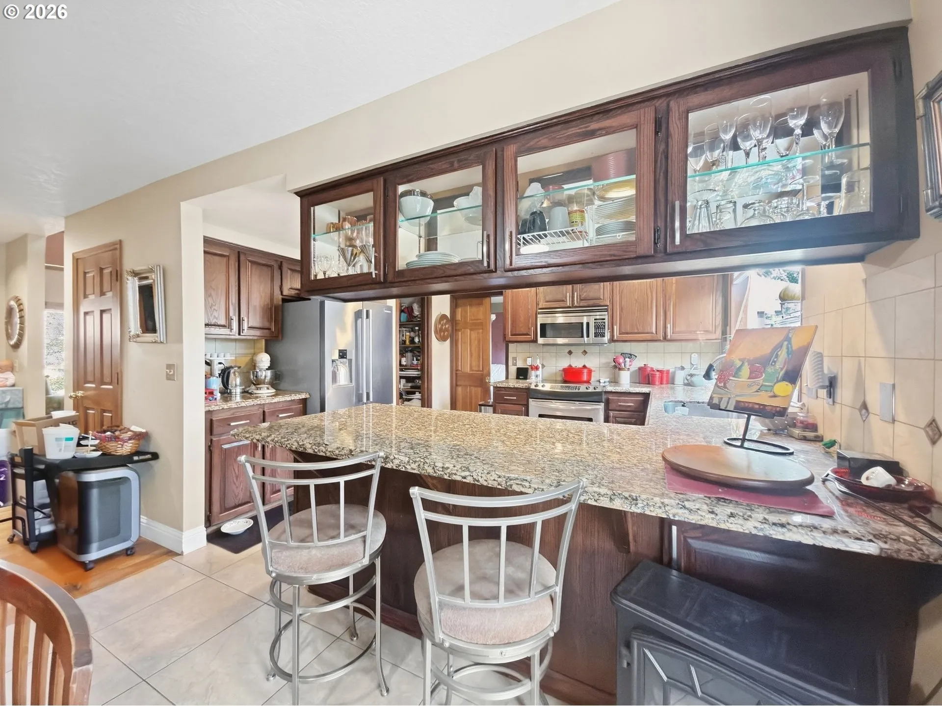Kitchen-Breakfast Bar