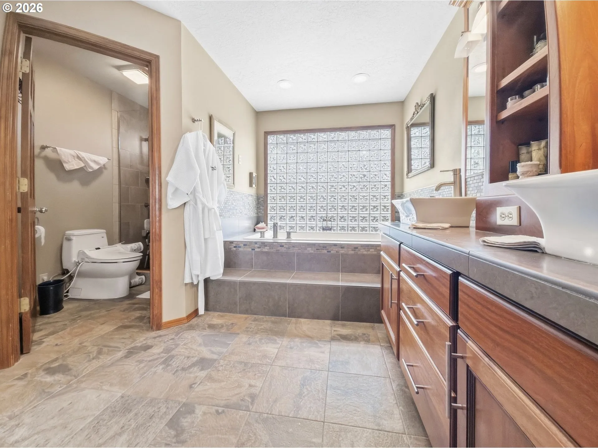 Bathroom-Upper