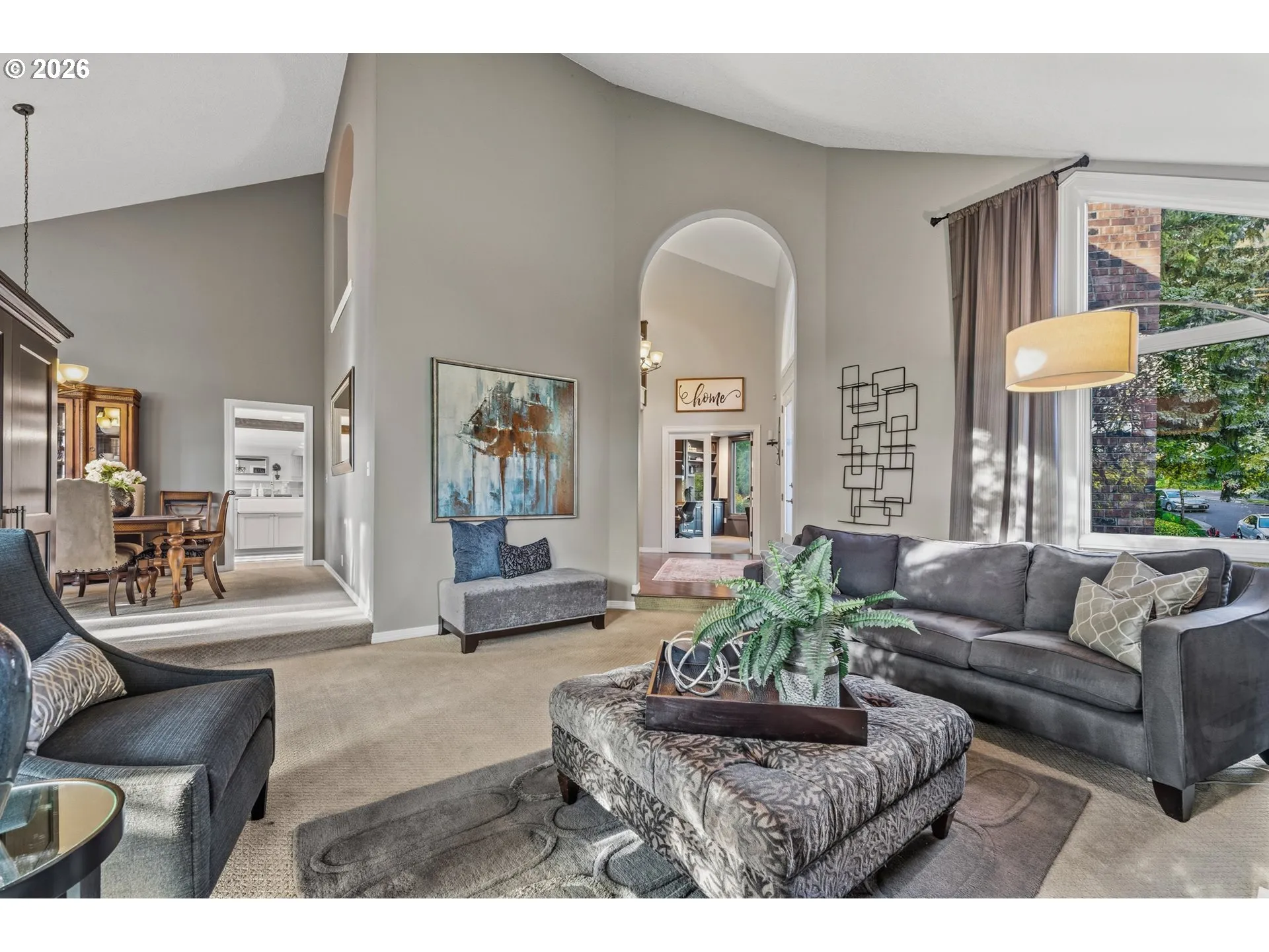 Living Room-Vaulted Ceilings